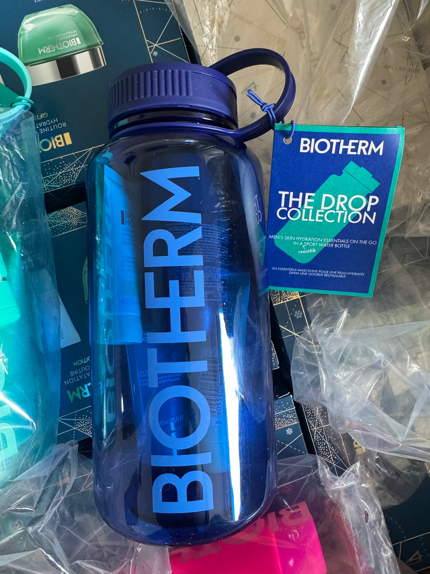 Biotherm rinkiniai supakuoti į gertuvę