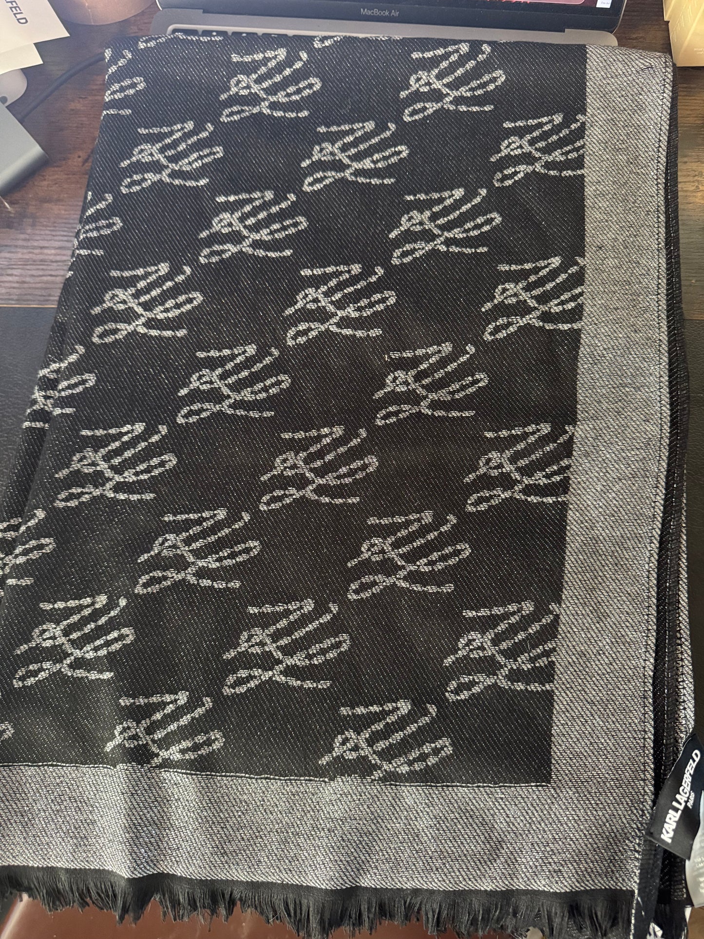 Karl Lagerfeld šalikai/skarelės