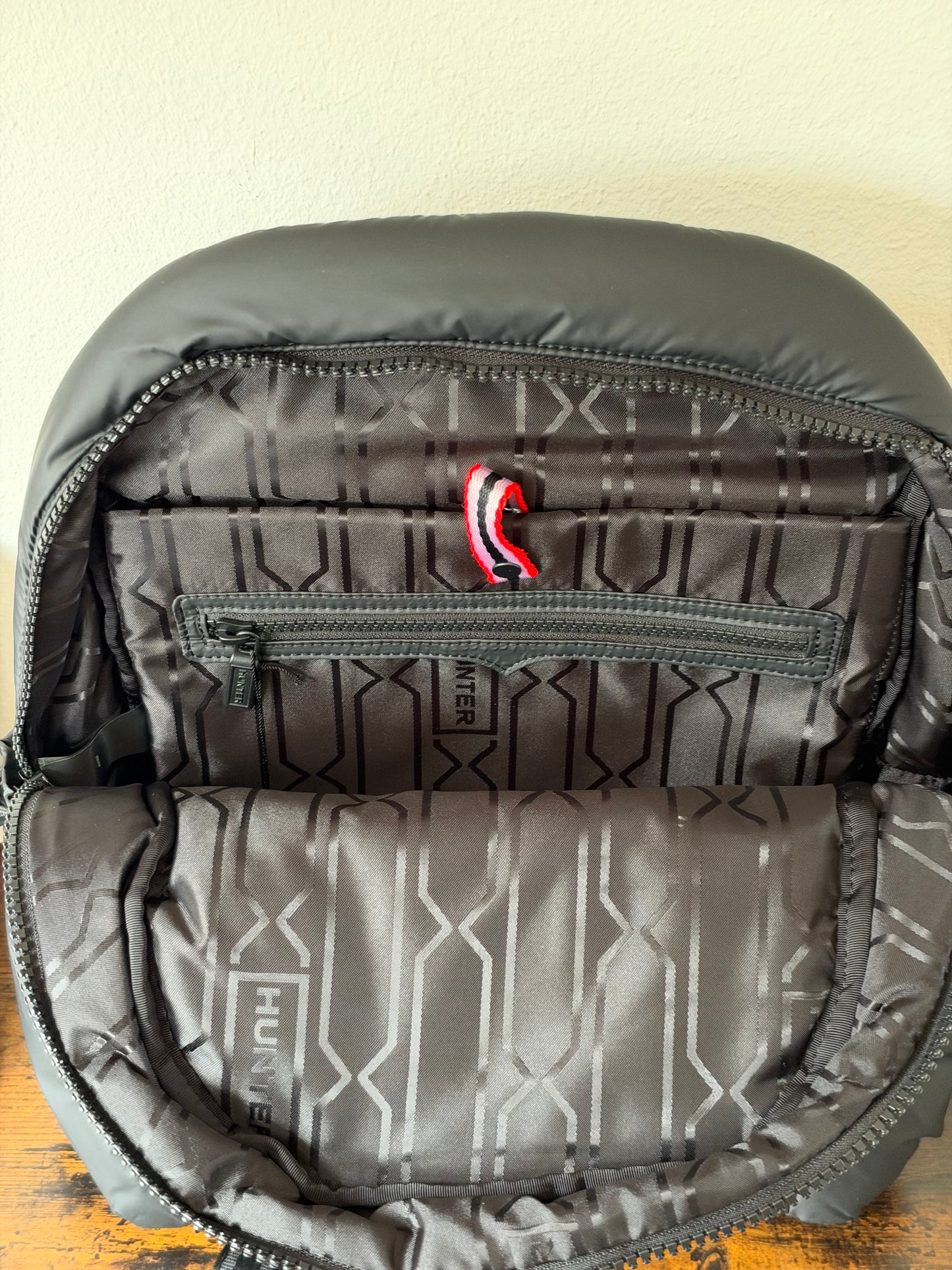 Hunter prekės (kuprinė arba tote bag)