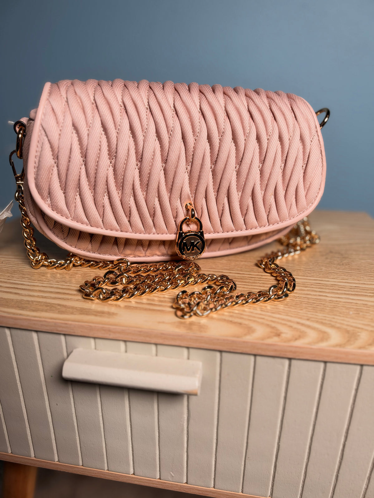 Šviesiai rožinė „Michael Kors“ rankinė su grandinėle