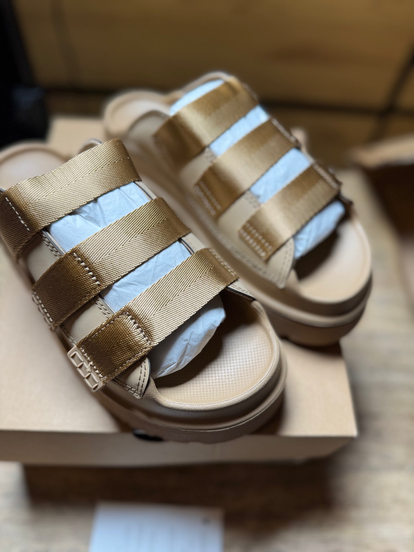 Ugg sandalai rudi