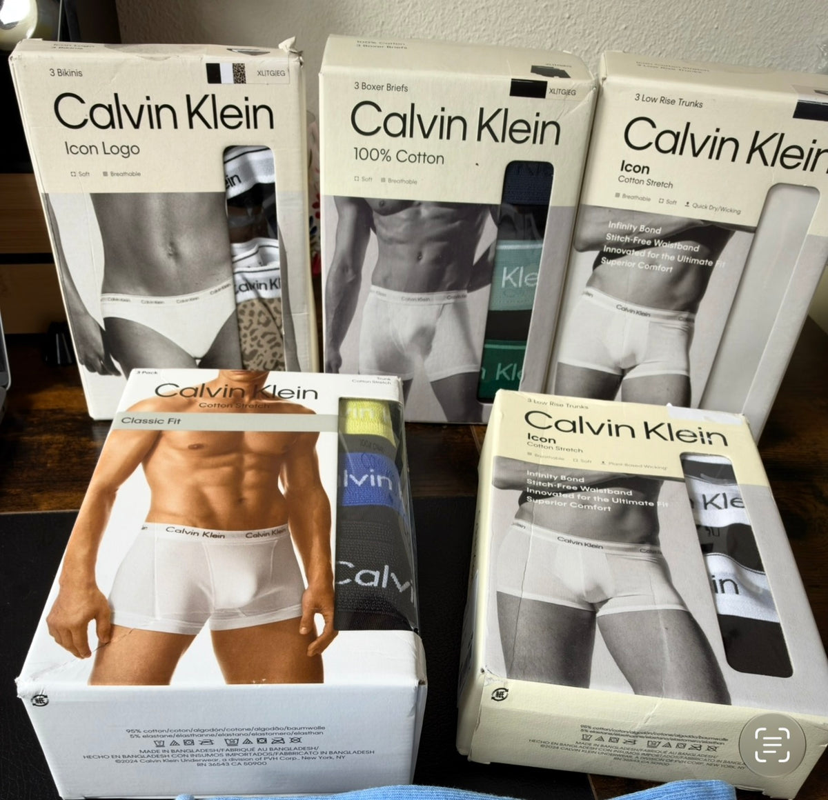 Calvin Klein įvairūs apatinių rinkiniai moterims ir vyrams