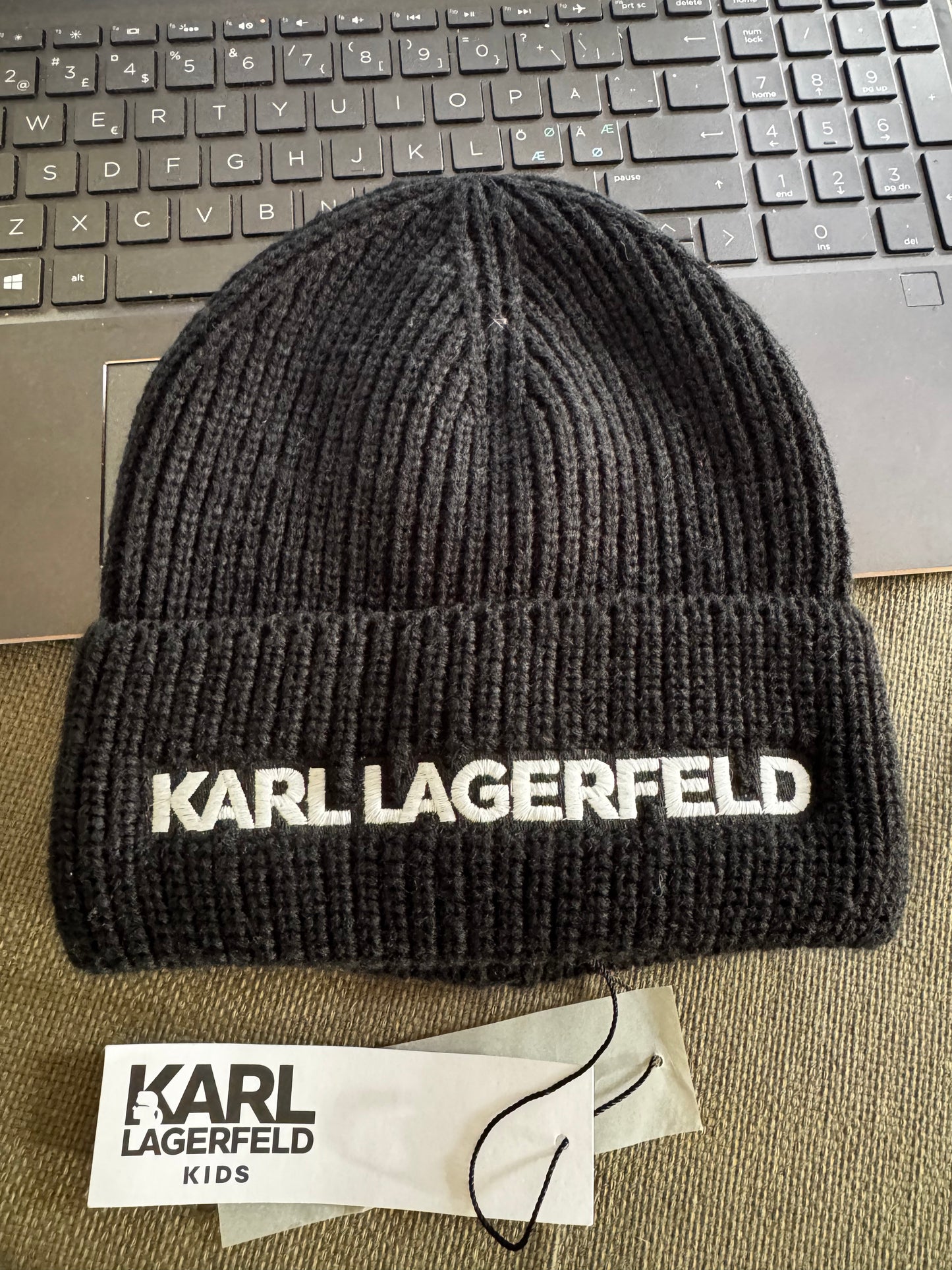 Karl Lagerfeld vaikiškos kepurės