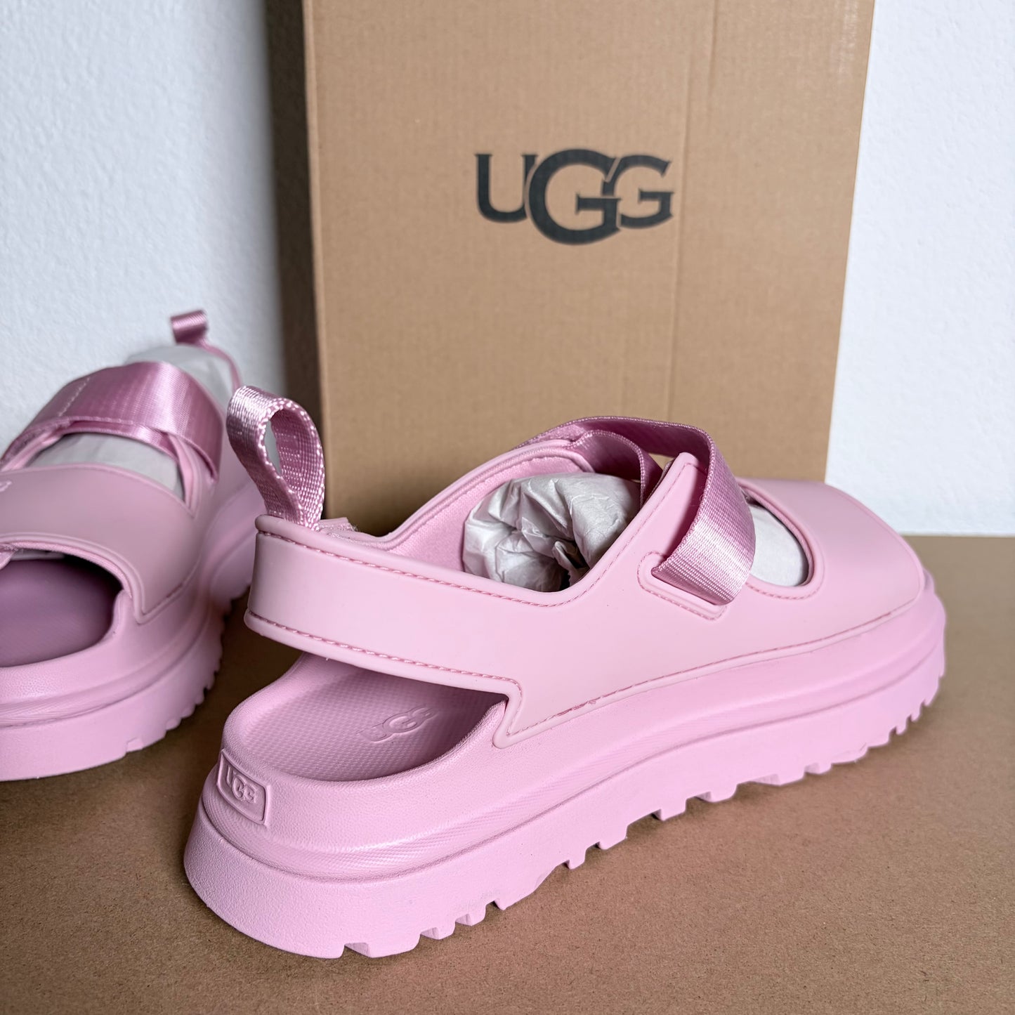 UGG Goldenglow sandalai