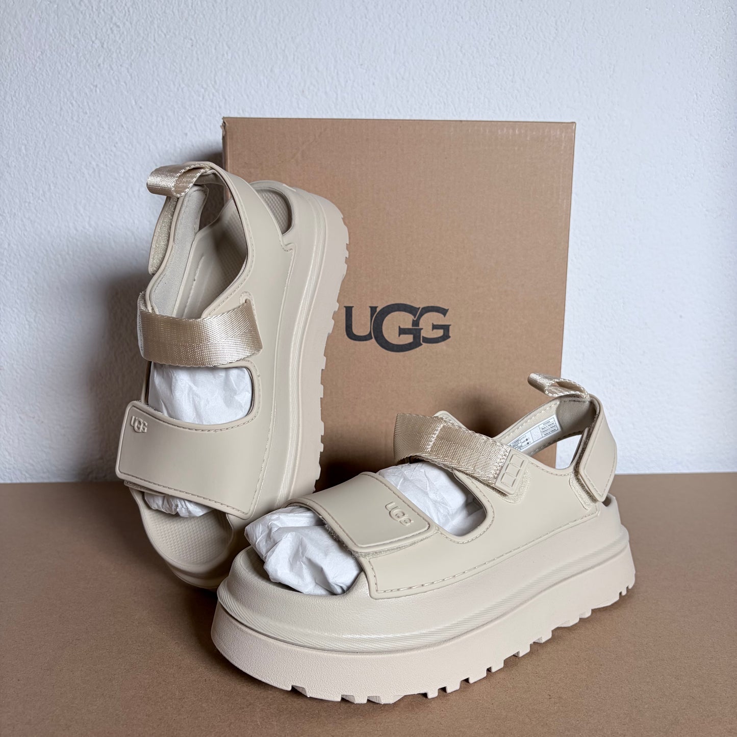 UGG Goldenglow sandalai