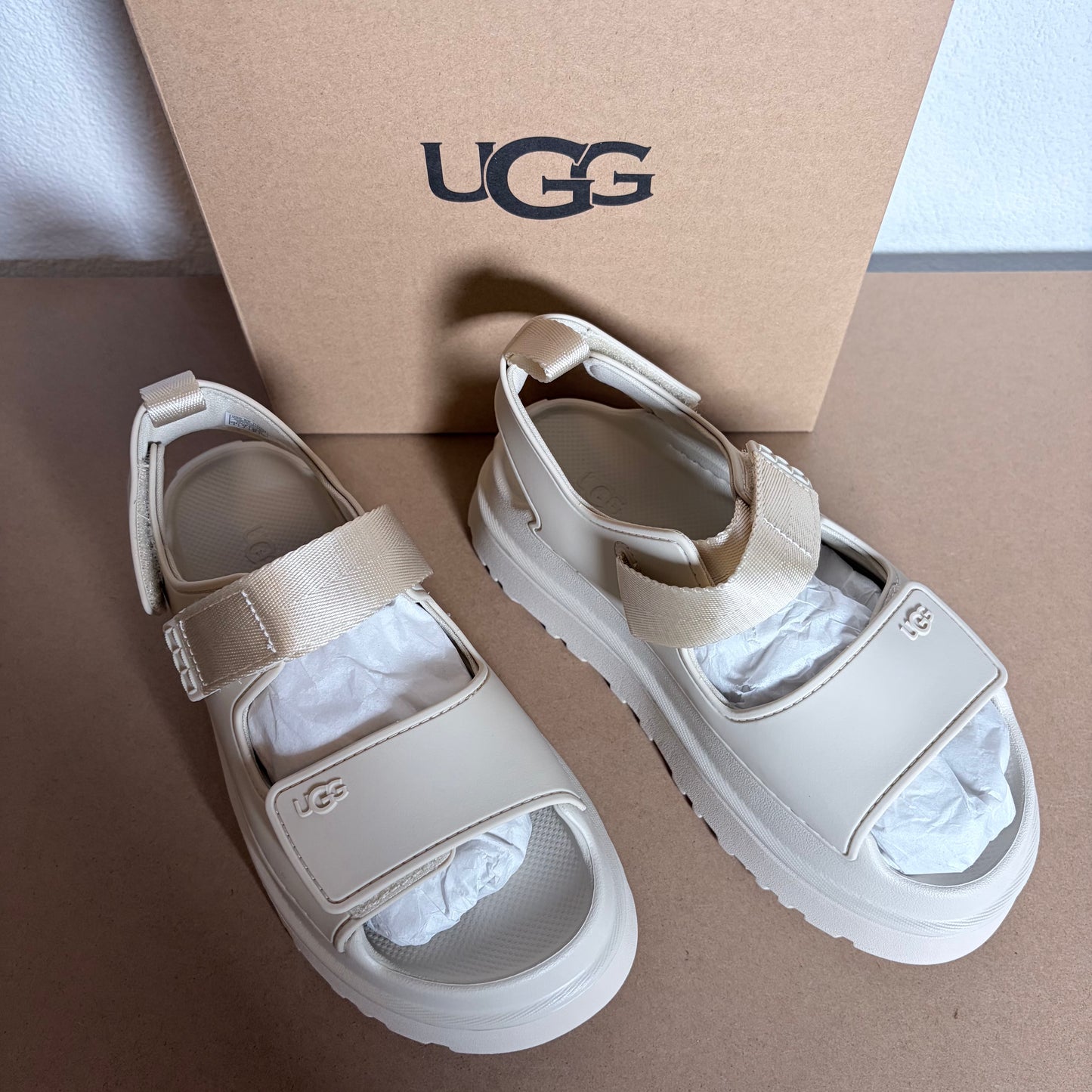 UGG Goldenglow sandalai
