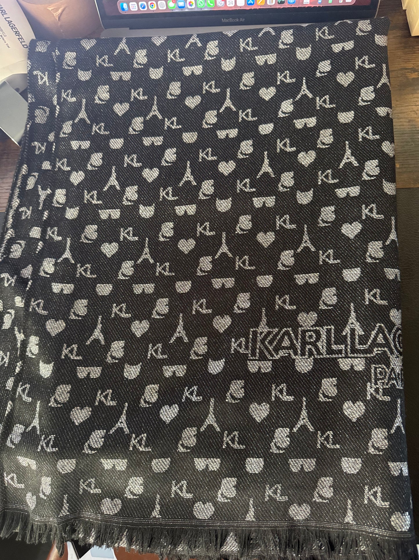 Karl Lagerfeld šalikai/skarelės
