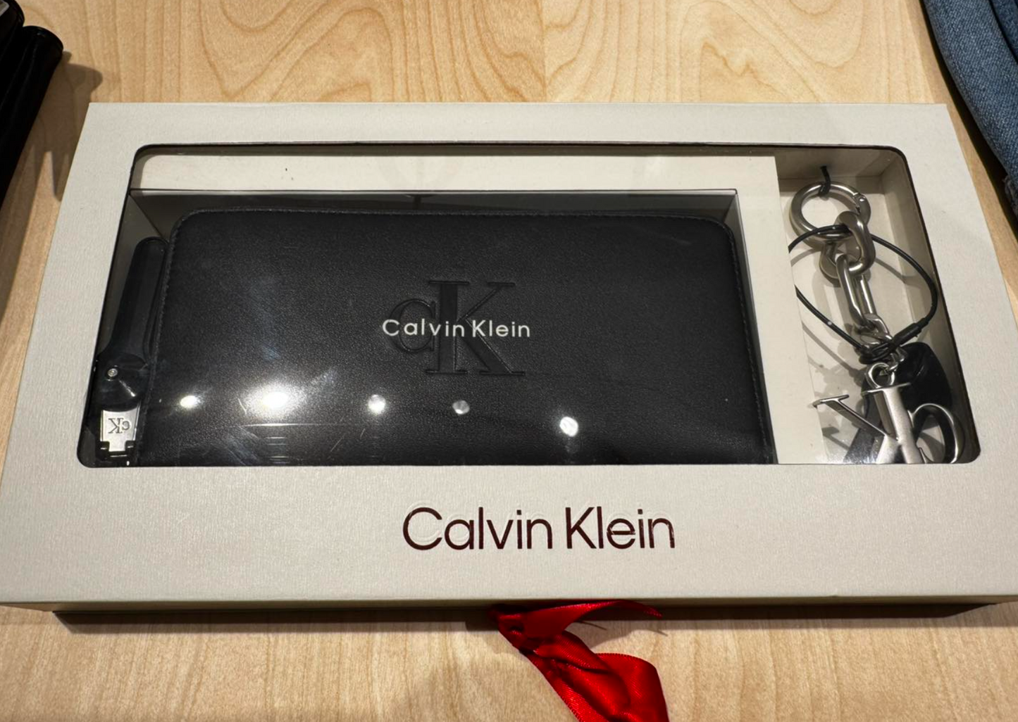 Calvin Klein rinkinys su pinigine su raktų pakabuku