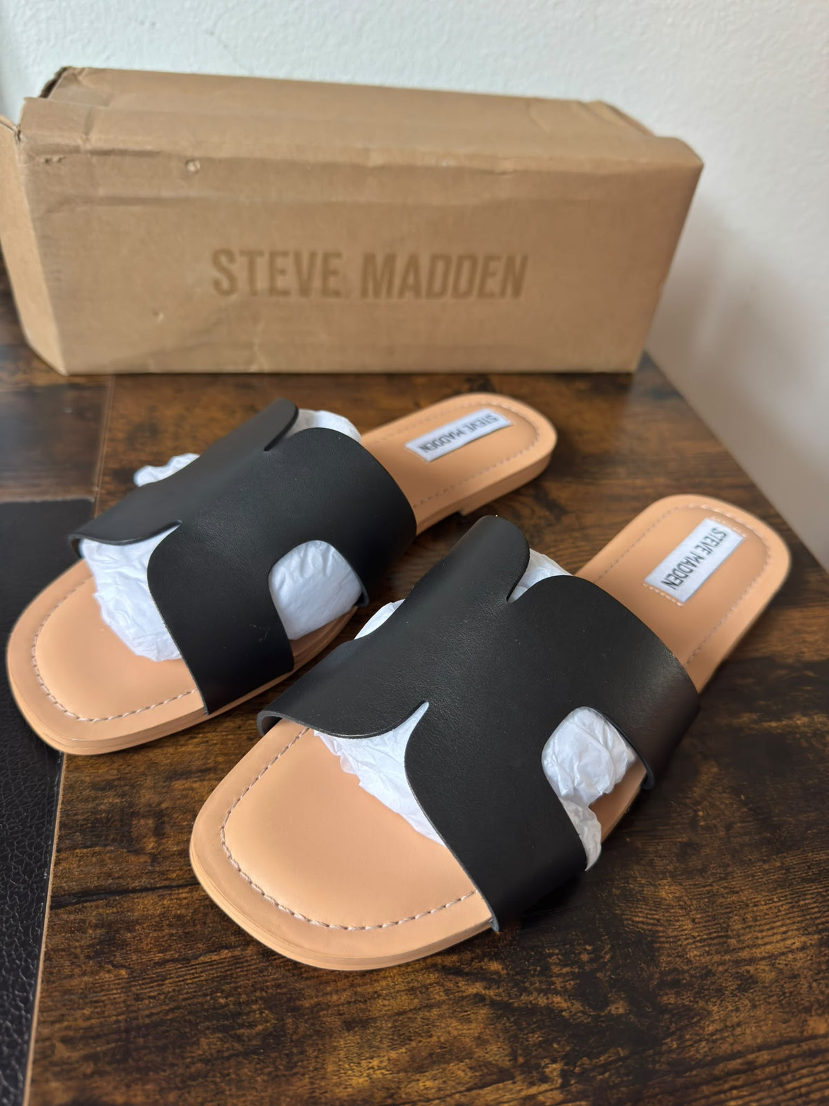 Juodos „Steve Madden“ įspiriamos basutės, 40 dydis